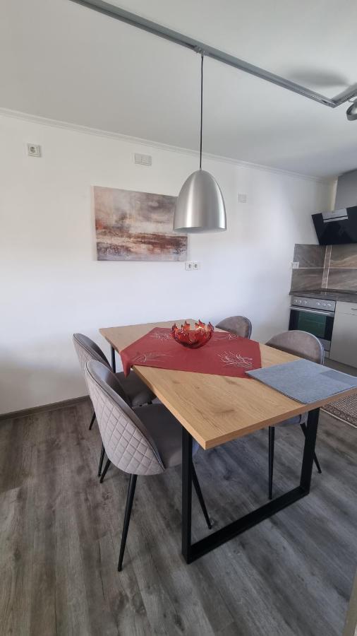 Unter Der Linde Apartamento Sankt Wendel Exterior foto