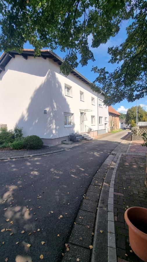 Unter Der Linde Apartamento Sankt Wendel Exterior foto
